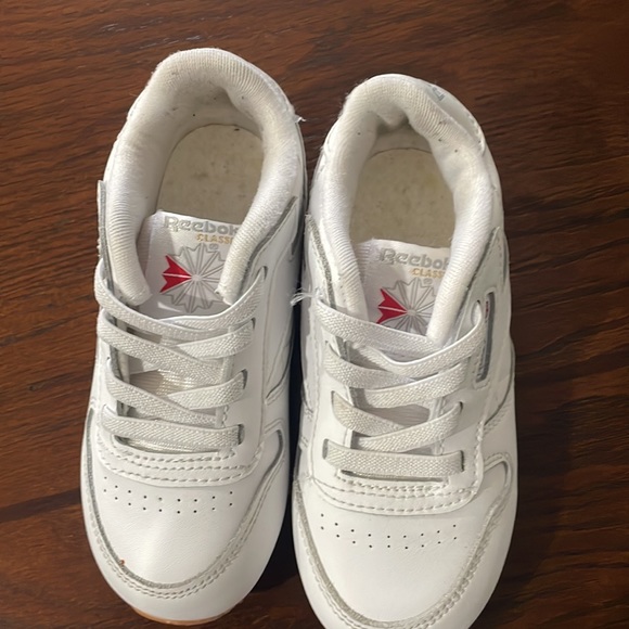 Reebok Classic White Shoes - Picture 5 of 5